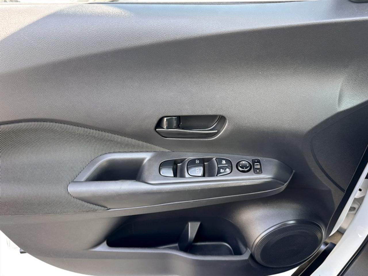 2019 Nissan Kicks S  **LOW KMS - CLEAN CARFAX** Photo