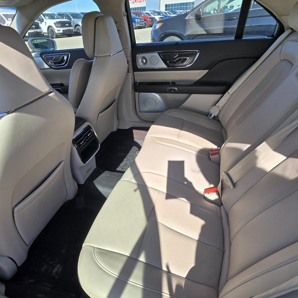 2017 Lincoln Continental Reserve Photo2