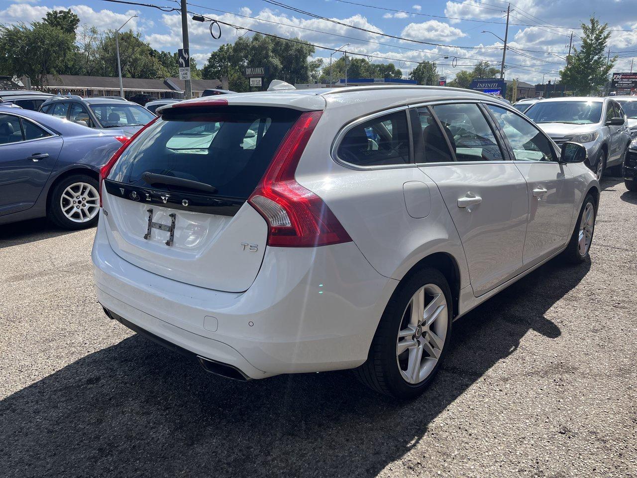 2015 Volvo V60 T5 Drive-E Premier Photo3