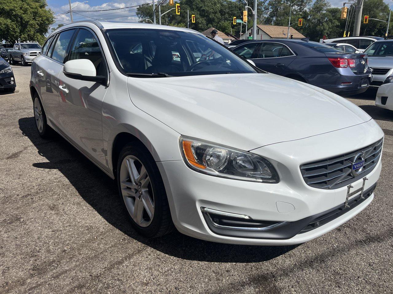 2015 Volvo V60 T5 Drive-E Premier Photo2