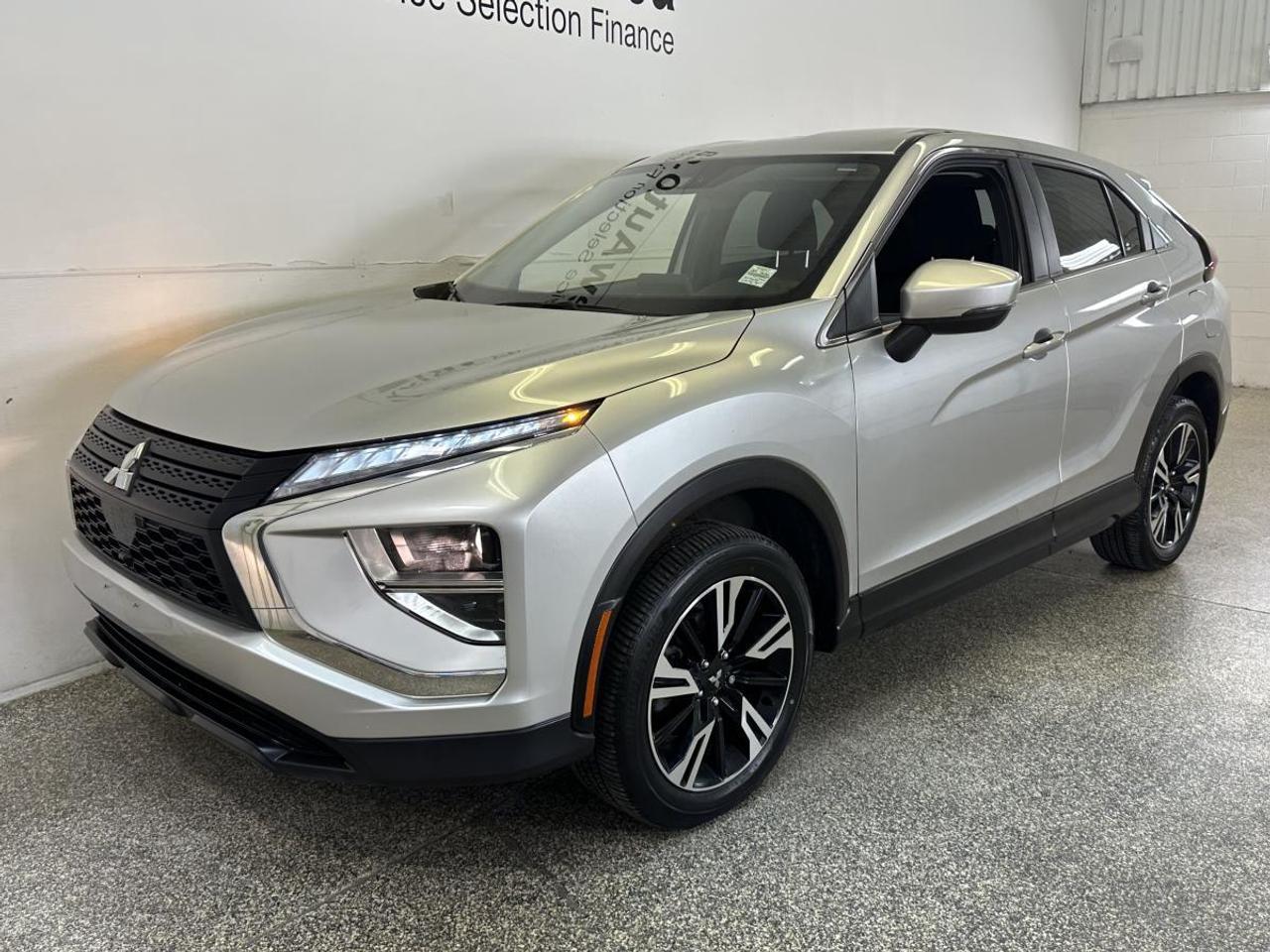 2024 Mitsubishi Eclipse Cross ES/4WD/FRESH OFF MITSUBISHI LEASE! Photo