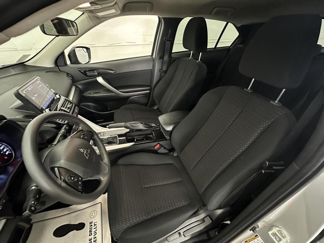 2024 Mitsubishi Eclipse Cross ES/4WD/FRESH OFF MITSUBISHI LEASE! Photo