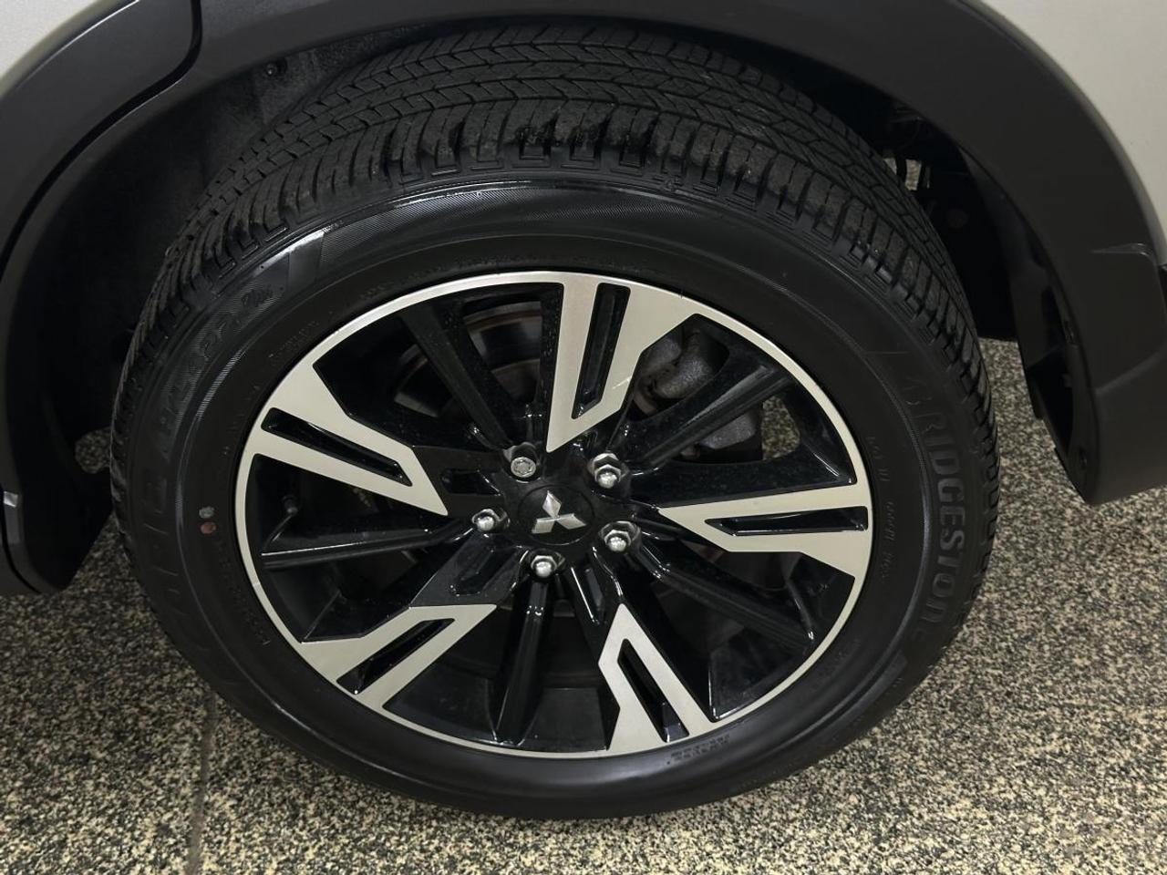 2024 Mitsubishi Eclipse Cross ES/4WD/FRESH OFF MITSUBISHI LEASE! Photo