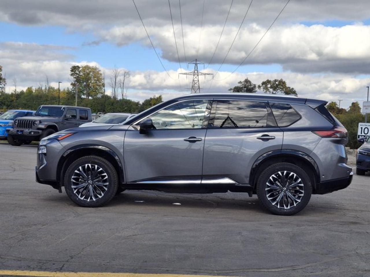 2024 Nissan Rogue Platinum AWD | Leather | Sunroof | Nav | HUD | 360 Camera | Bose | 19" Wheels | and More ! Photo