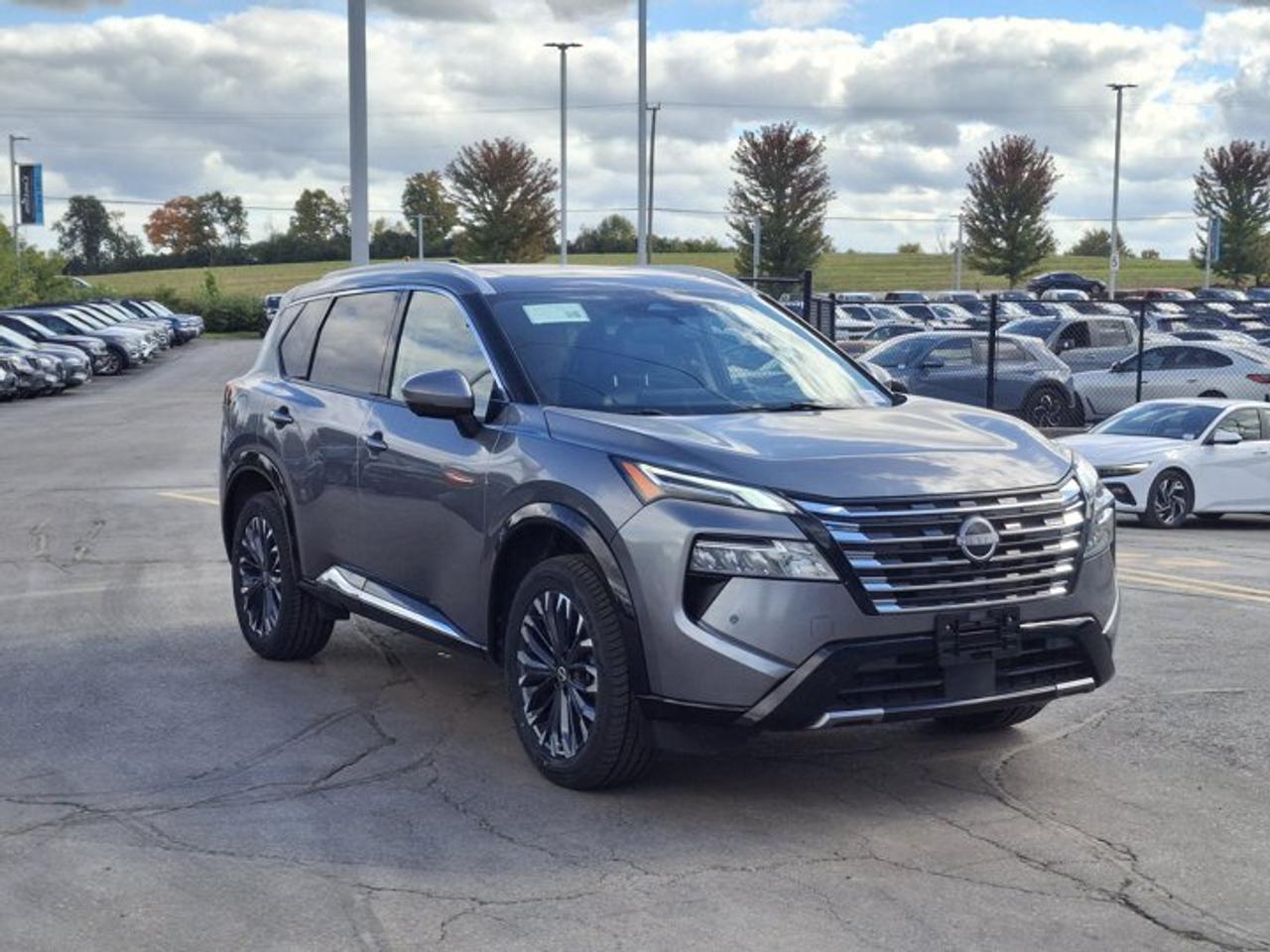 2024 Nissan Rogue Platinum AWD | Leather | Sunroof | Nav | HUD | 360 Camera | Bose | 19" Wheels | and More ! Photo