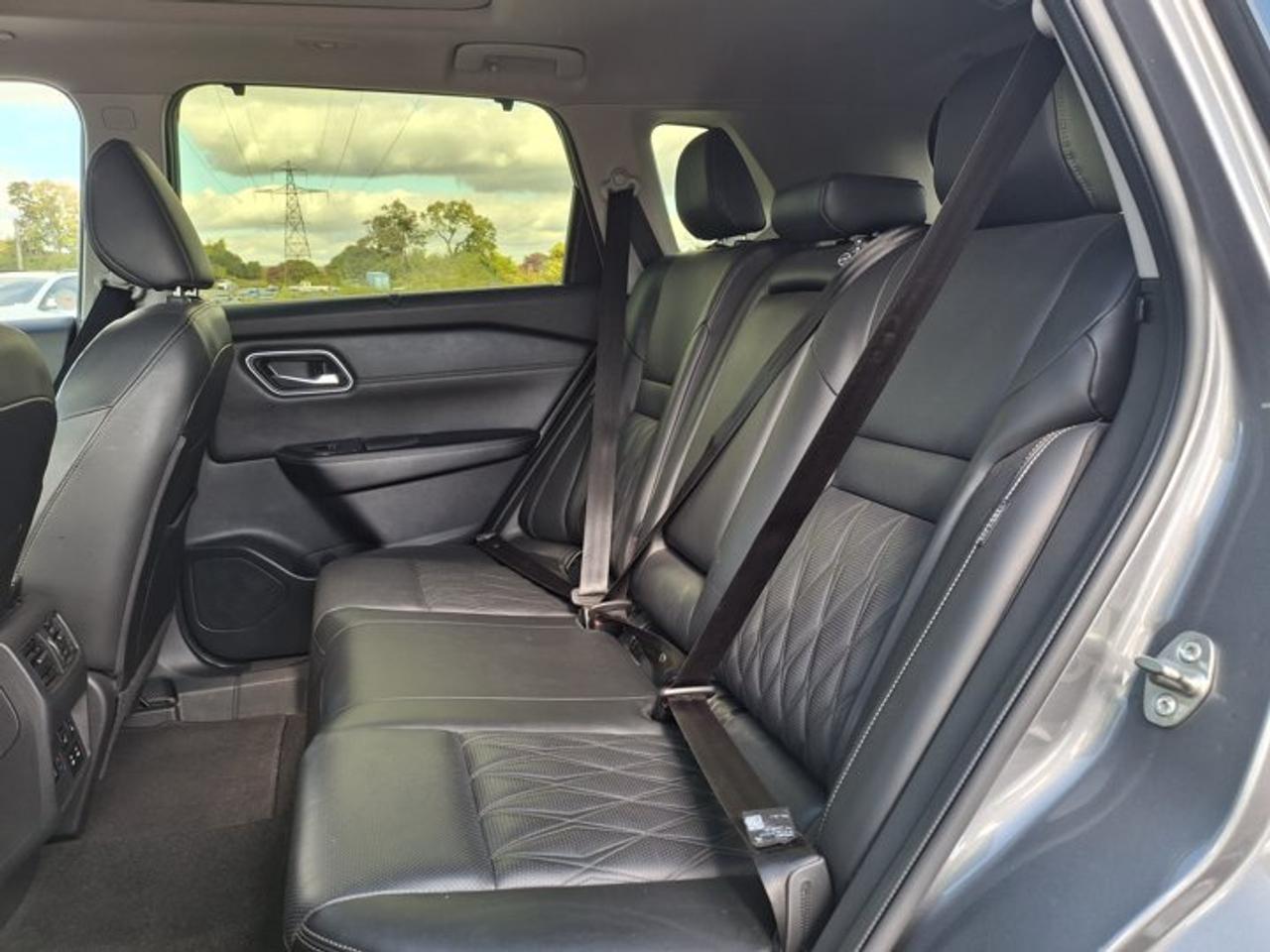 2024 Nissan Rogue Platinum AWD | Leather | Sunroof | Nav | HUD | 360 Camera | Bose | 19" Wheels | and More ! Photo