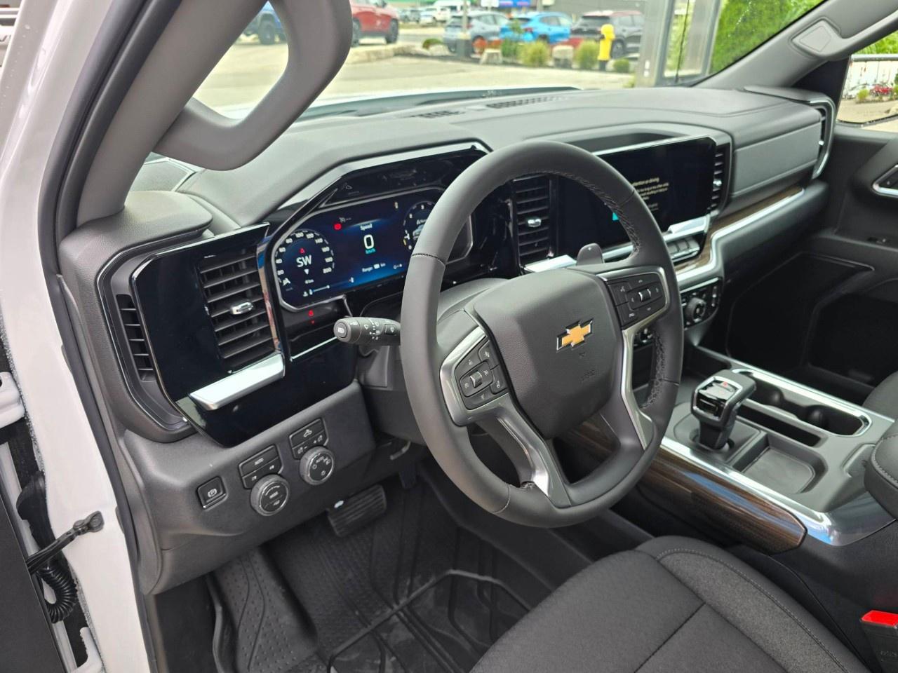 2026 Chevrolet Silverado 1500 Crew Cab Standard Box 4-Wheel Drive LT Photo3