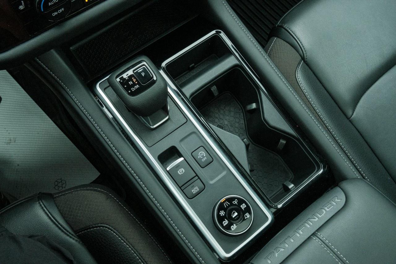 2024 Nissan Pathfinder SL 4WD Photo