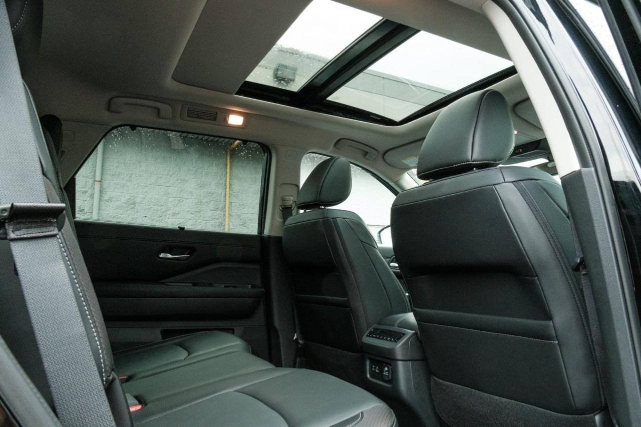 2024 Nissan Pathfinder SL 4WD Photo