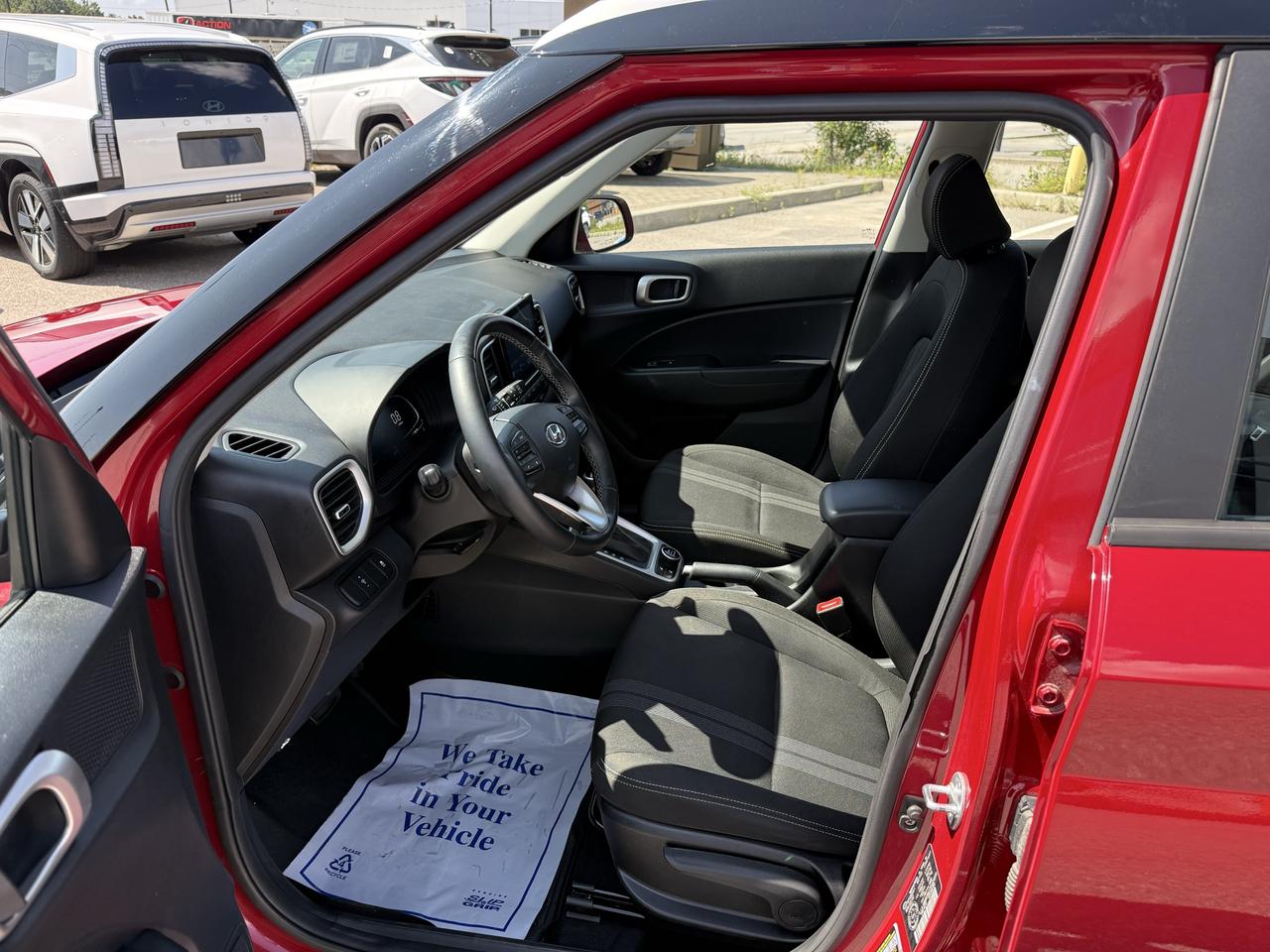 2023 Hyundai Venue Preferred IVT w/Two-Tone Photo13