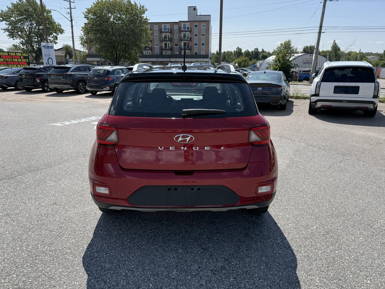 2023 Hyundai Venue Preferred IVT w/Two-Tone Photo8