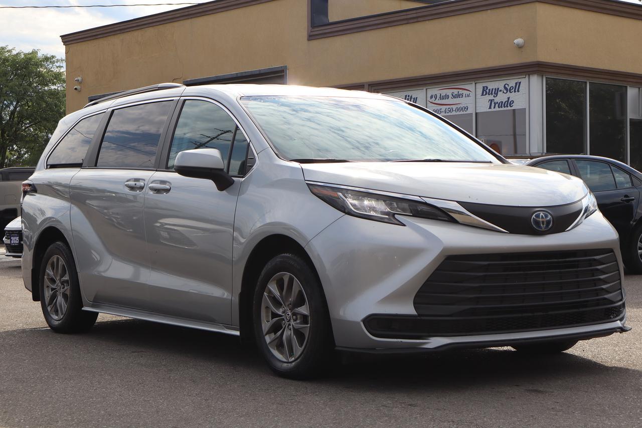 2023 Toyota Sienna LE AWD - Photo #1