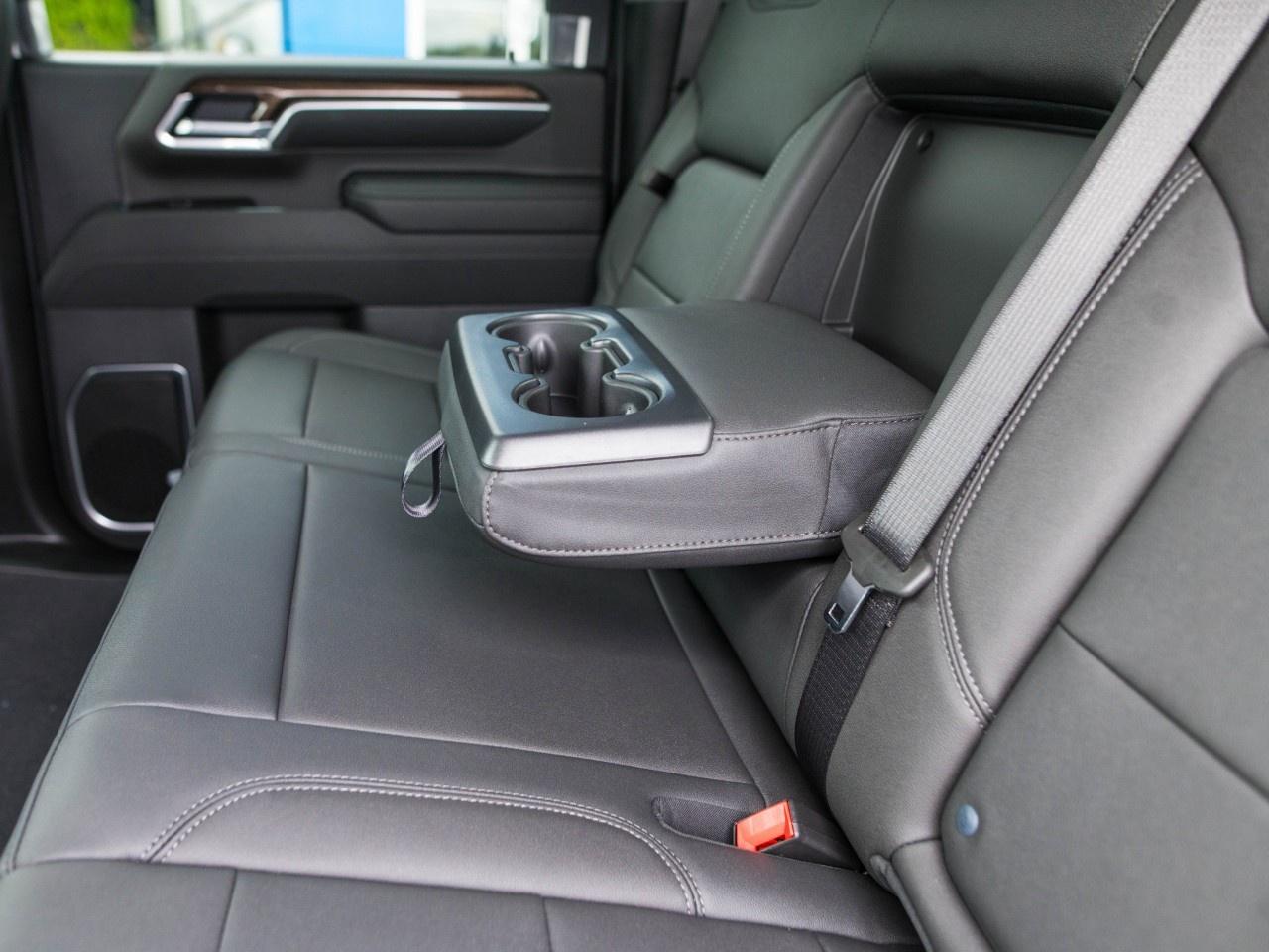 2026 Chevrolet SILVERADO 2500HD 4WD Crew Cab Standard Box LT Photo