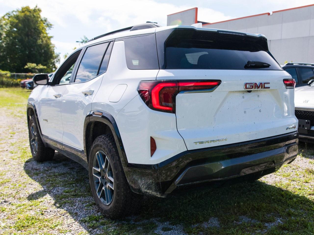 2027 GMC Terrain AWD AT4 Photo2