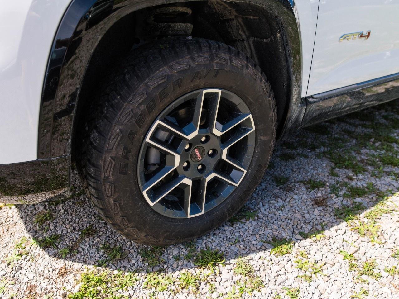 2027 GMC Terrain AWD AT4 Photo
