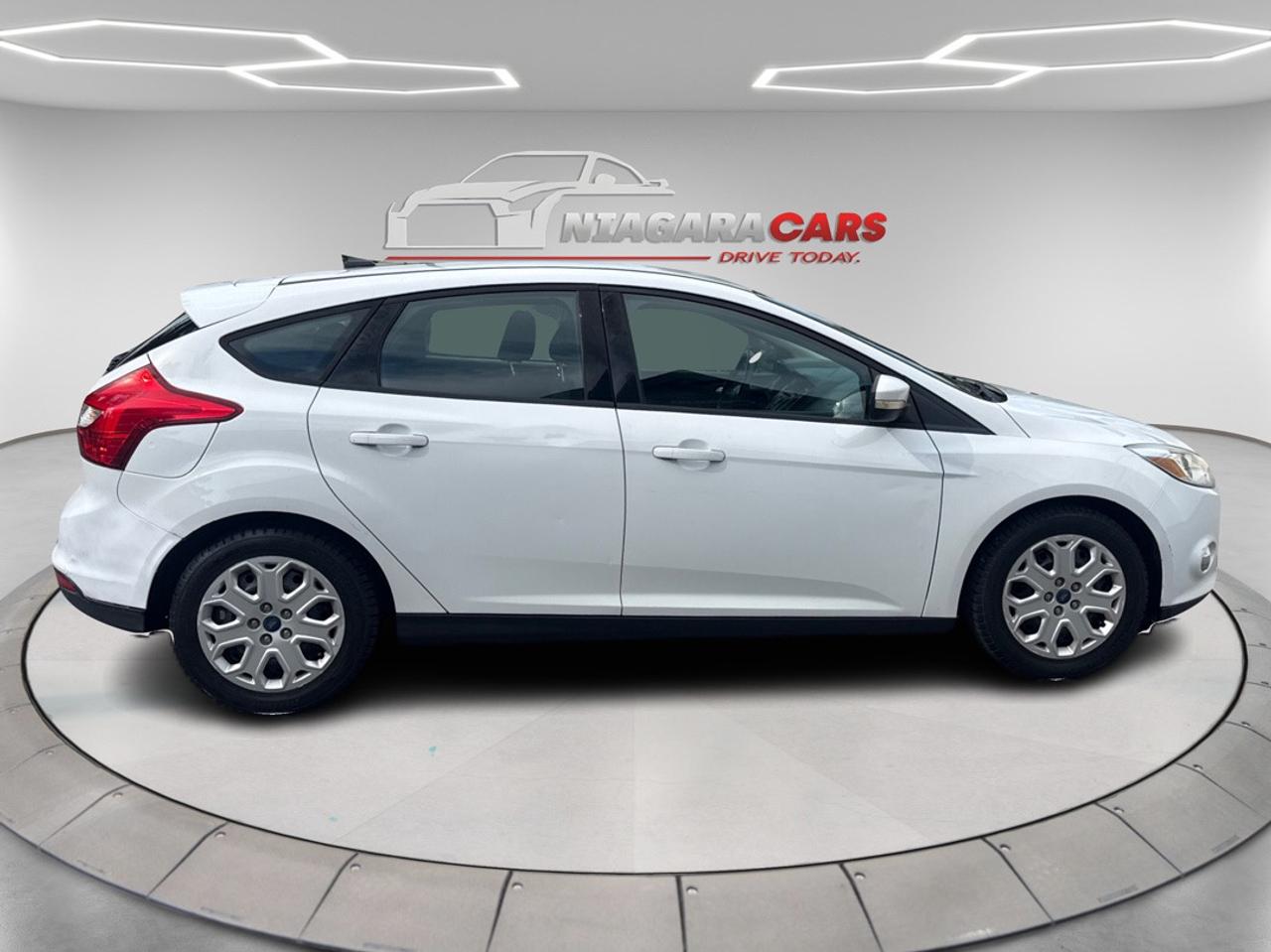 2012 Ford Focus SE Photo1