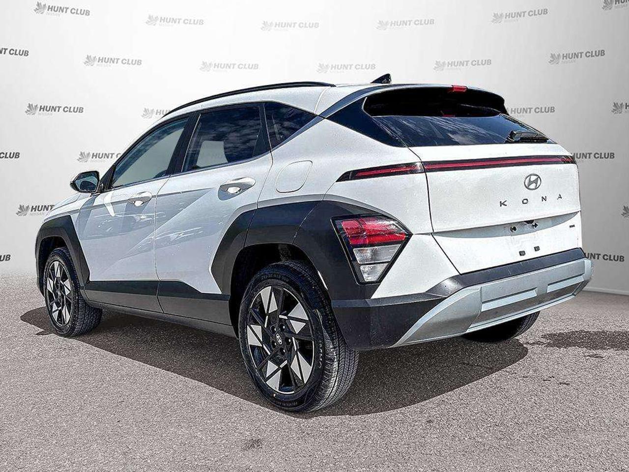 2025 Hyundai KONA Preferred Trend Package   Sunroof   Apple Car Play   Android Auto Photo