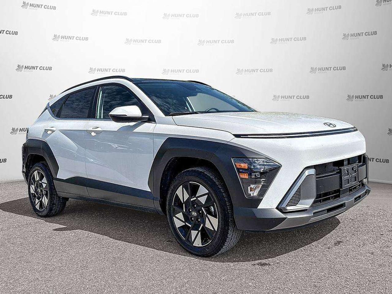 2025 Hyundai KONA Preferred Trend Package   Sunroof   Apple Car Play   Android Auto Photo