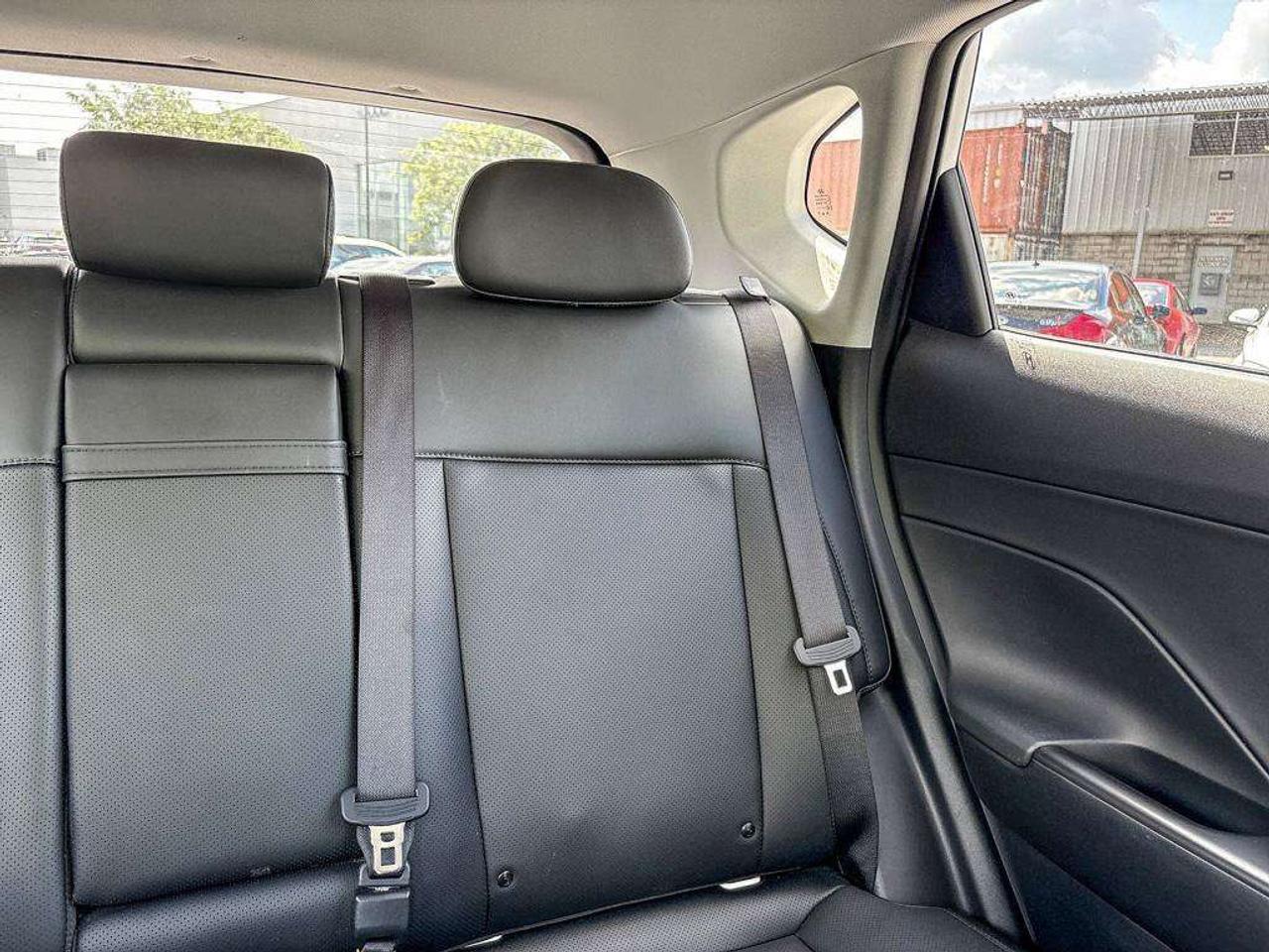 2025 Hyundai KONA Preferred Trend Package   Sunroof   Apple Car Play   Android Auto Photo