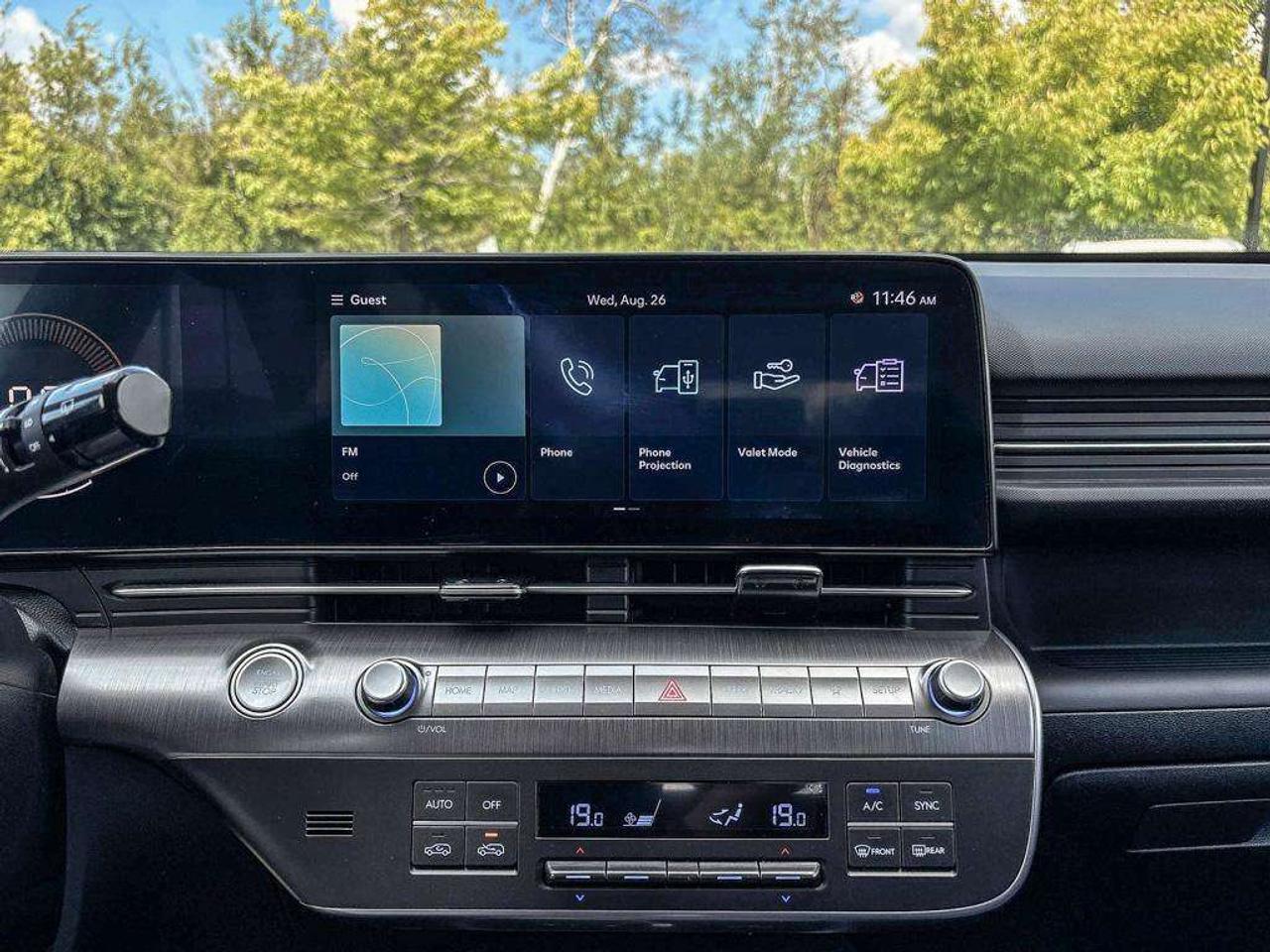 2025 Hyundai KONA Preferred Trend Package   Sunroof   Apple Car Play   Android Auto Photo