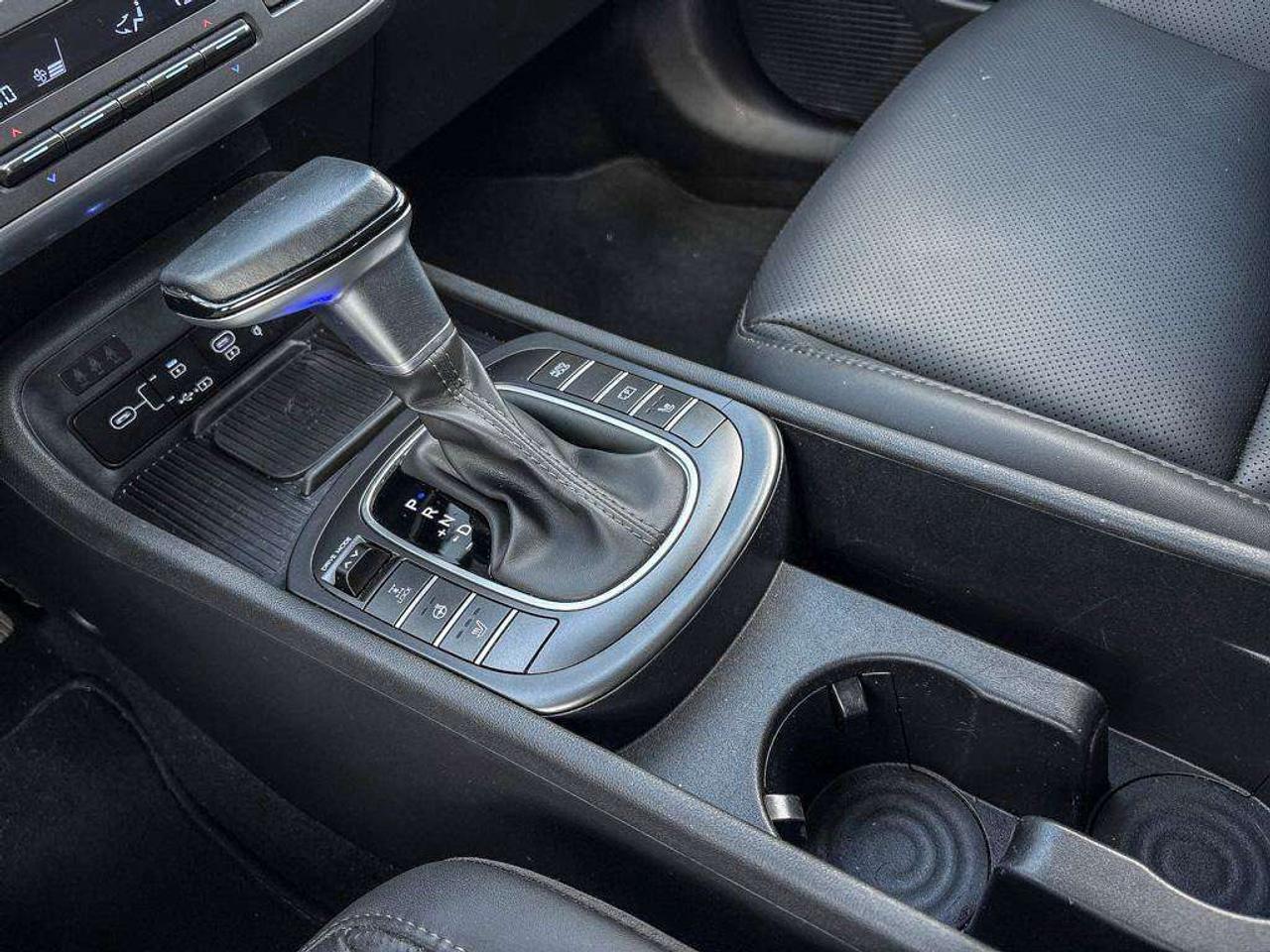 2025 Hyundai KONA Preferred Trend Package   Sunroof   Apple Car Play   Android Auto Photo