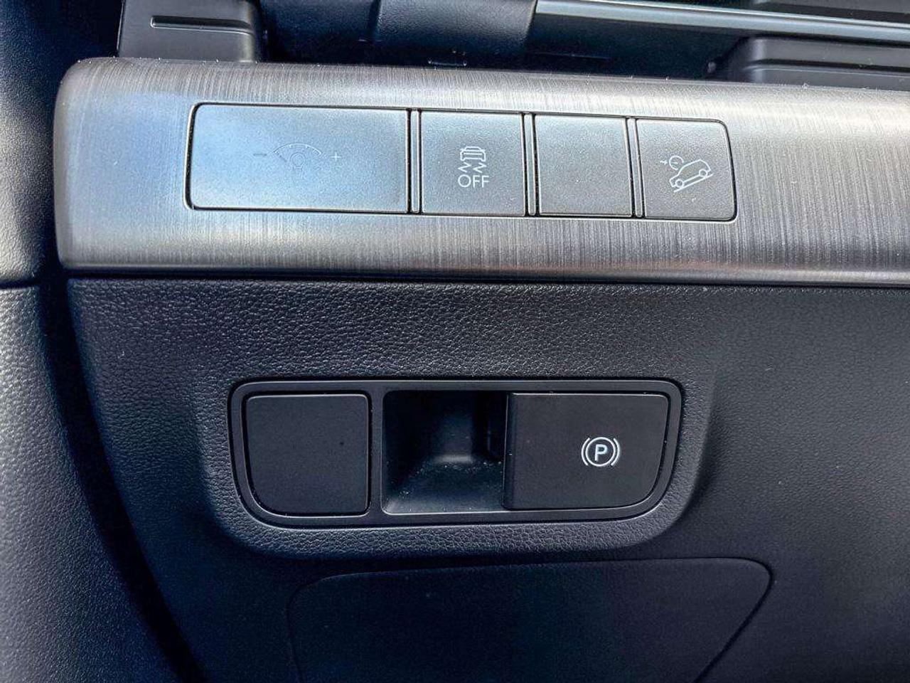 2025 Hyundai KONA Preferred Trend Package   Sunroof   Apple Car Play   Android Auto Photo