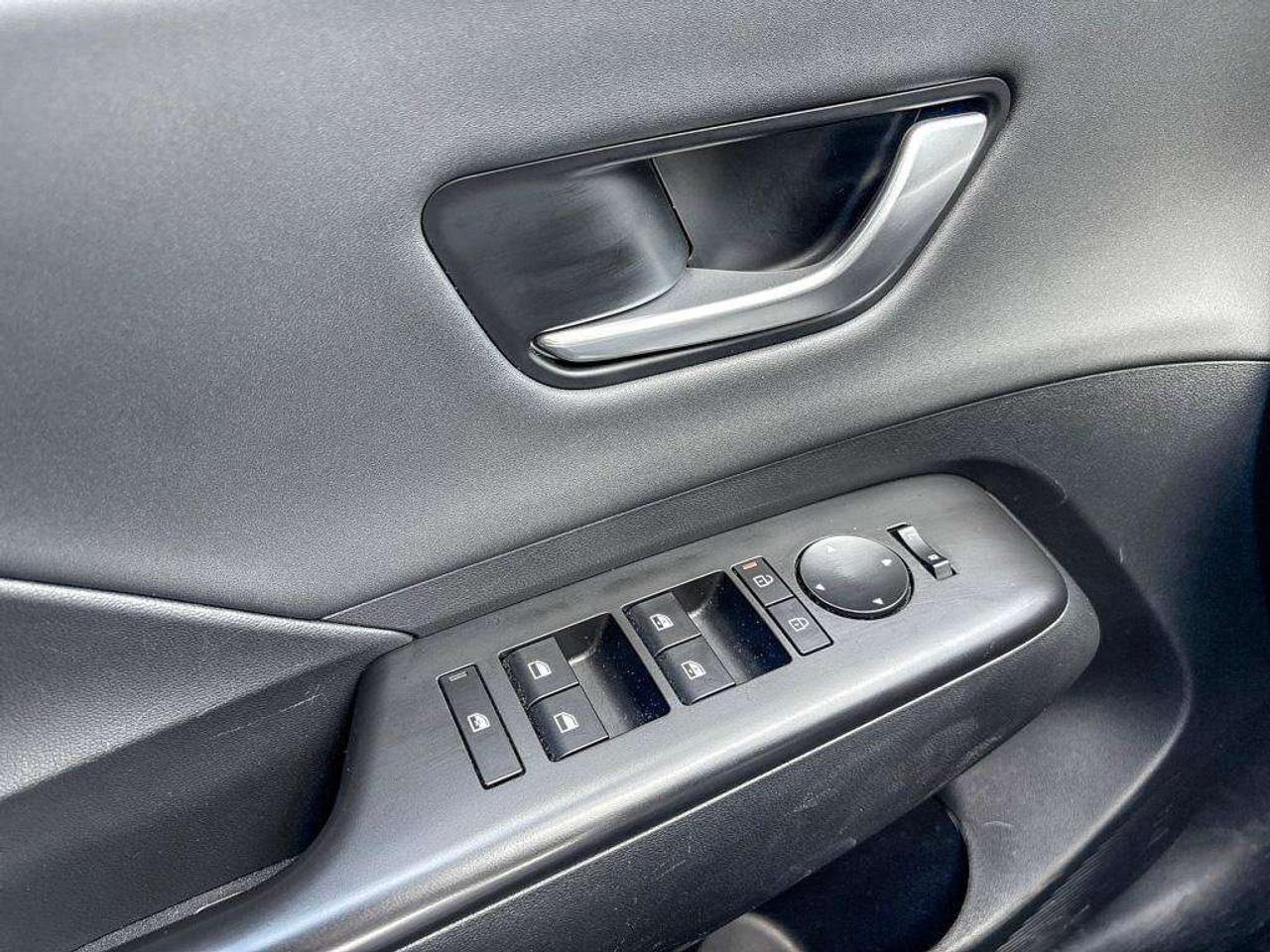 2025 Hyundai KONA Preferred Trend Package   Sunroof   Apple Car Play   Android Auto Photo