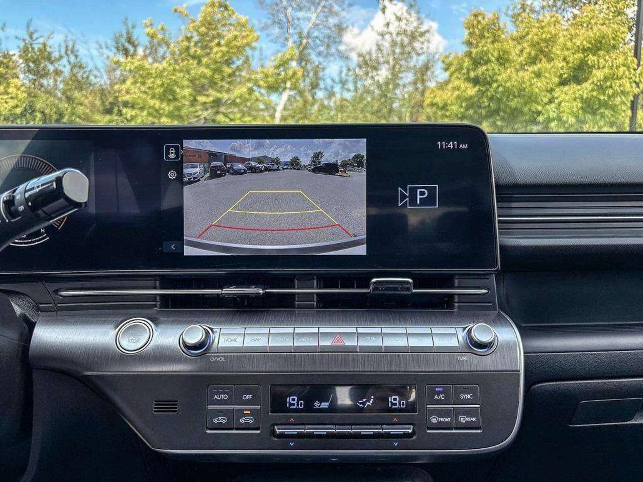2025 Hyundai KONA Preferred Trend Package   Sunroof   Apple Car Play   Android Auto Photo