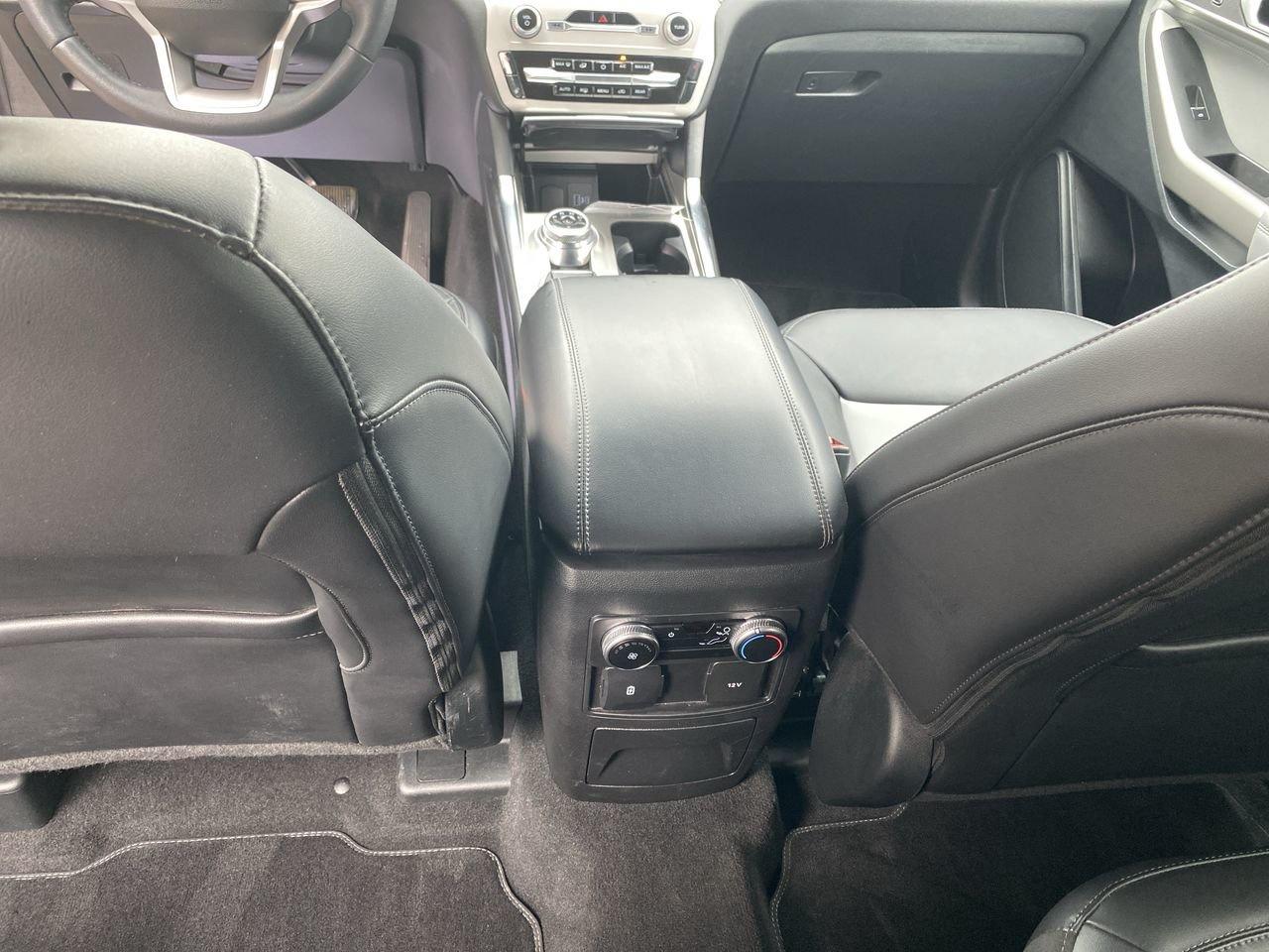 2023 Ford Explorer XLT Photo