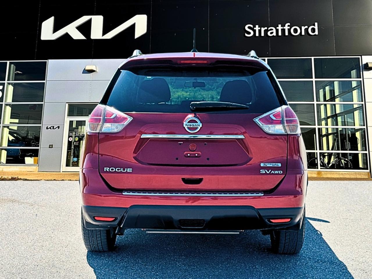 2016 Nissan Rogue SV Photo3