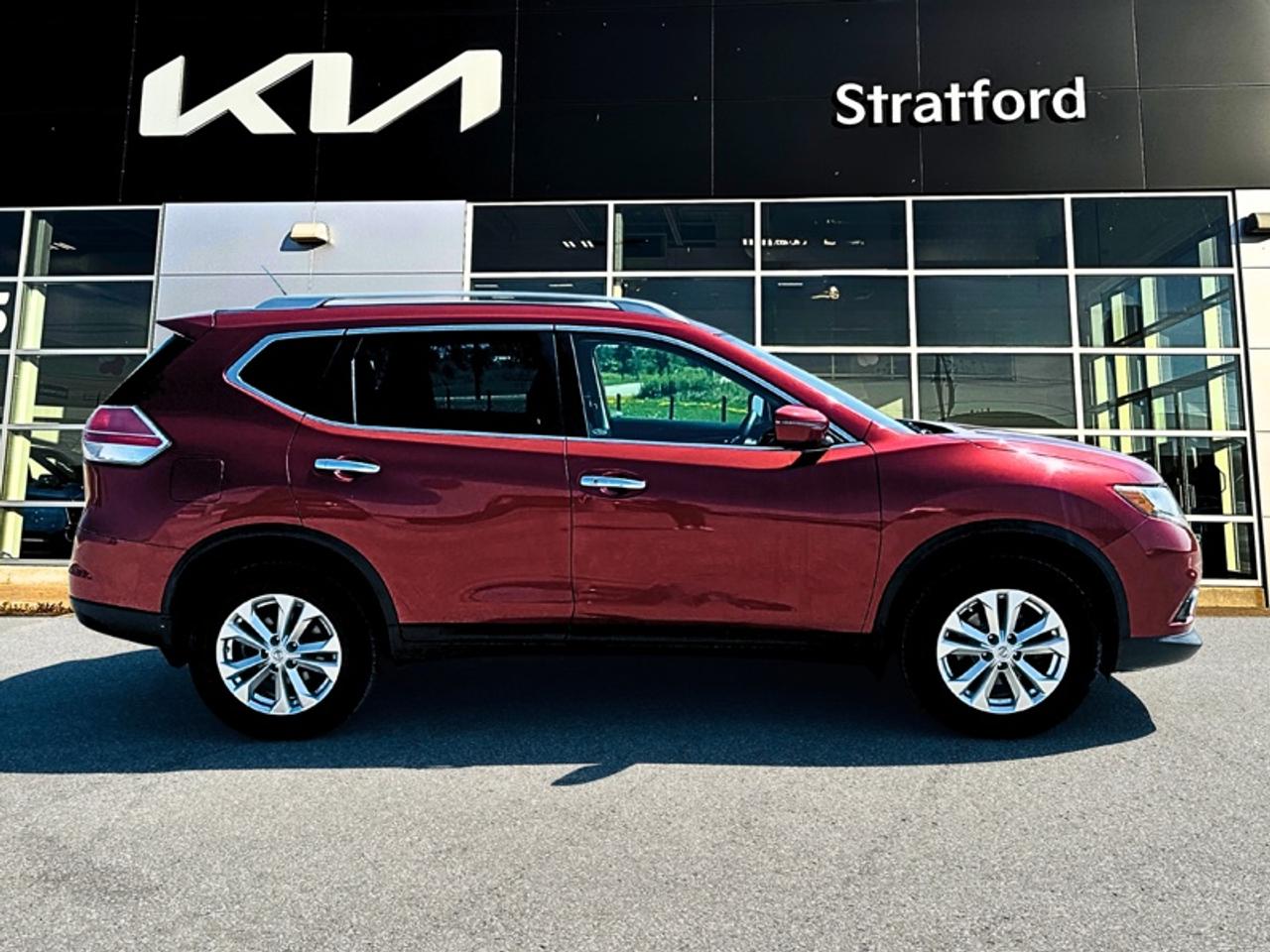 2016 Nissan Rogue SV Photo