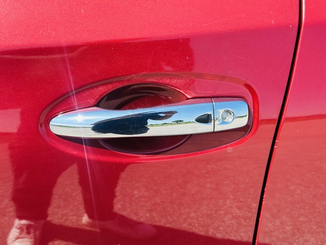 2016 Nissan Rogue SV Photo