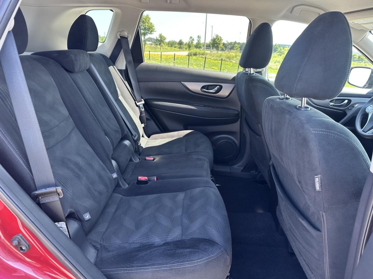 2016 Nissan Rogue SV Photo
