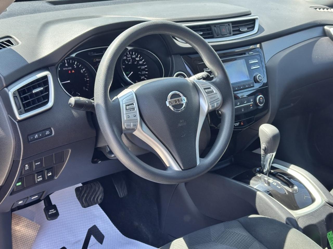 2016 Nissan Rogue SV Photo