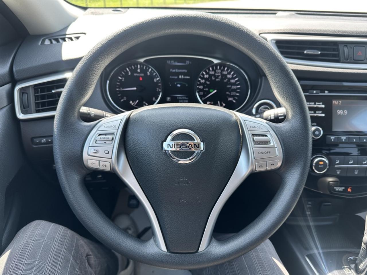 2016 Nissan Rogue SV Photo