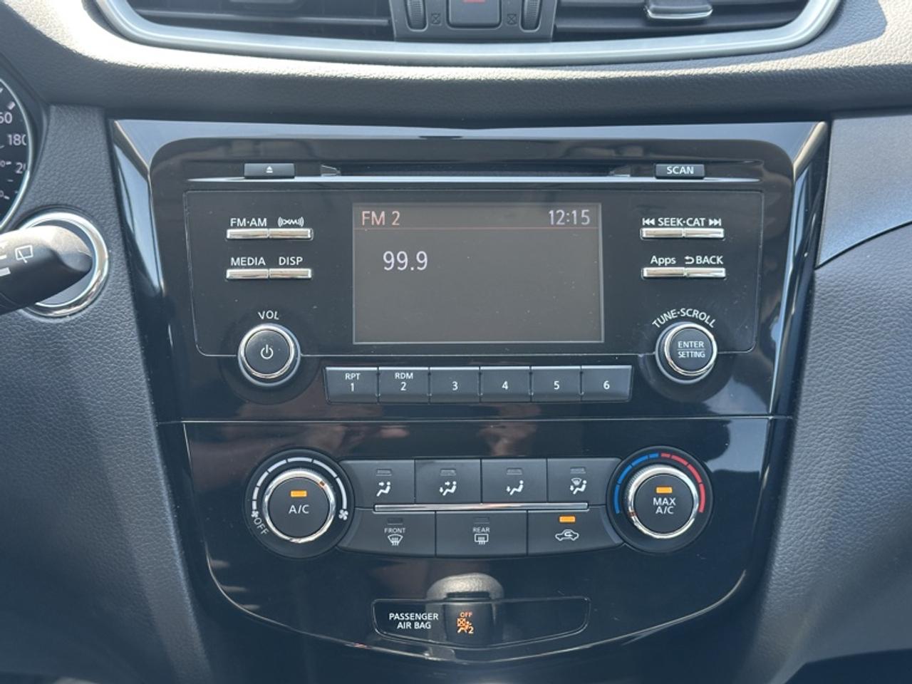 2016 Nissan Rogue SV Photo