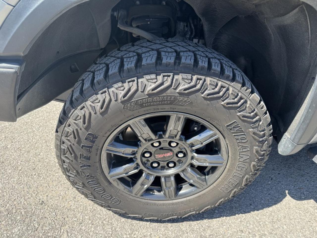 2025 GMC Sierra 1500 Crew Cab Short Box 4-Wheel Drive AT4X Photo