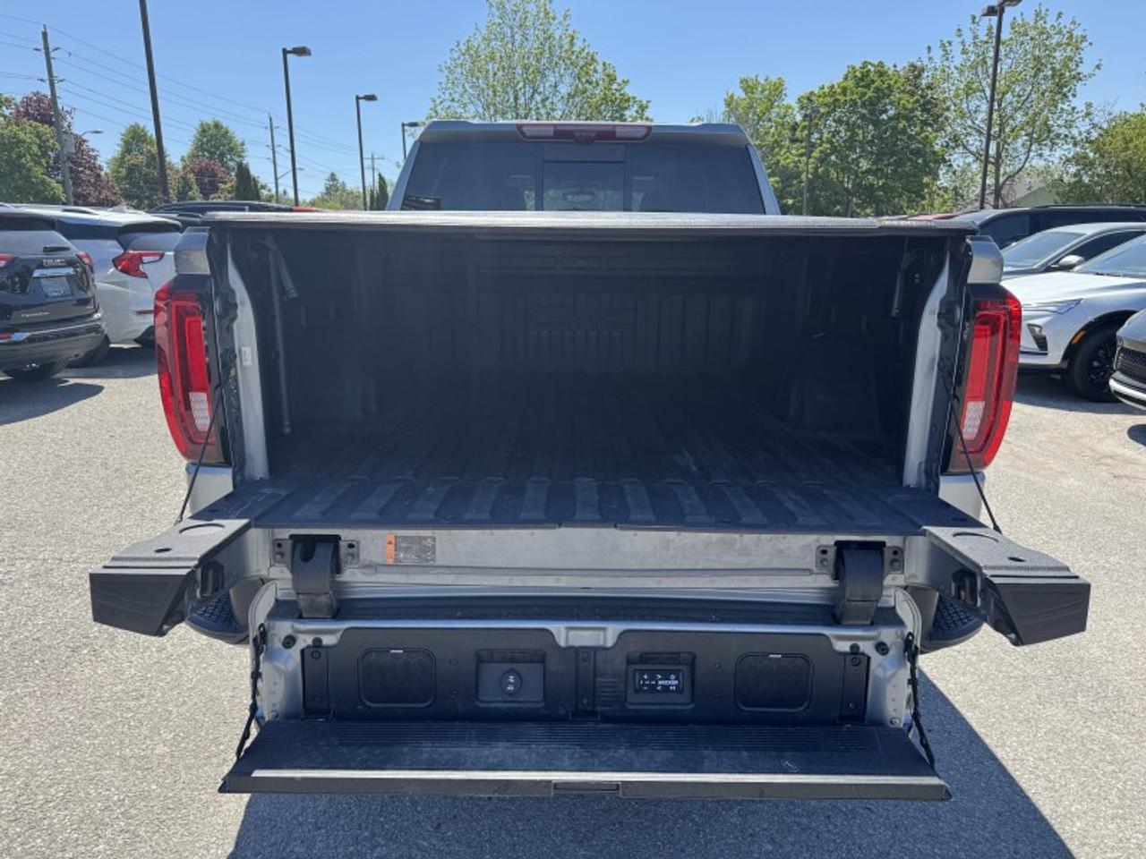 2025 GMC Sierra 1500 Crew Cab Short Box 4-Wheel Drive AT4X Photo