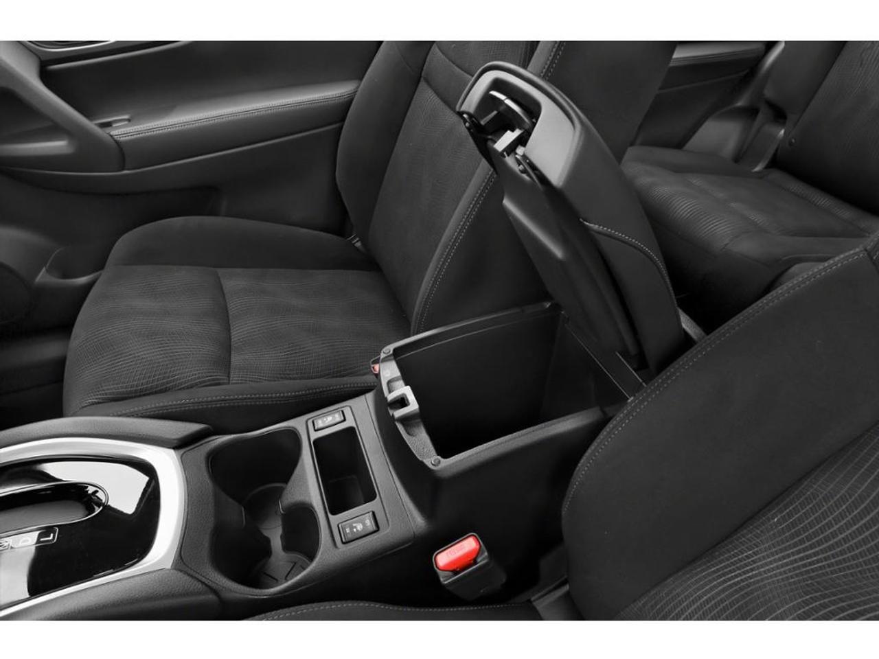2014 Nissan Rogue SV 4dr Front-wheel Drive Photo