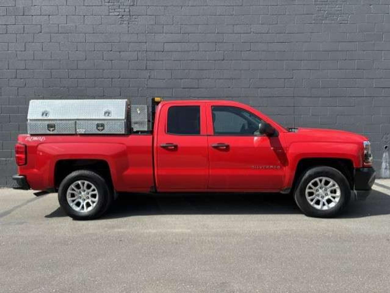 2016 Chevrolet Silverado 1500 4X4 V8 CAMERA-TOW PKG-STORAGE BOXES-NEW TIRES Photo