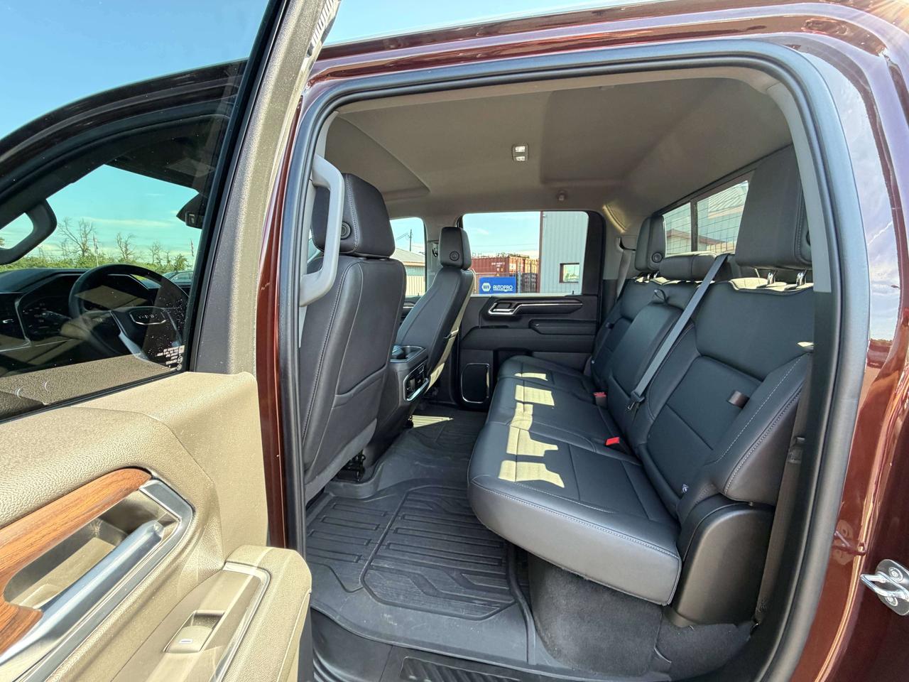 2024 GMC Sierra 3500HD SLT Photo