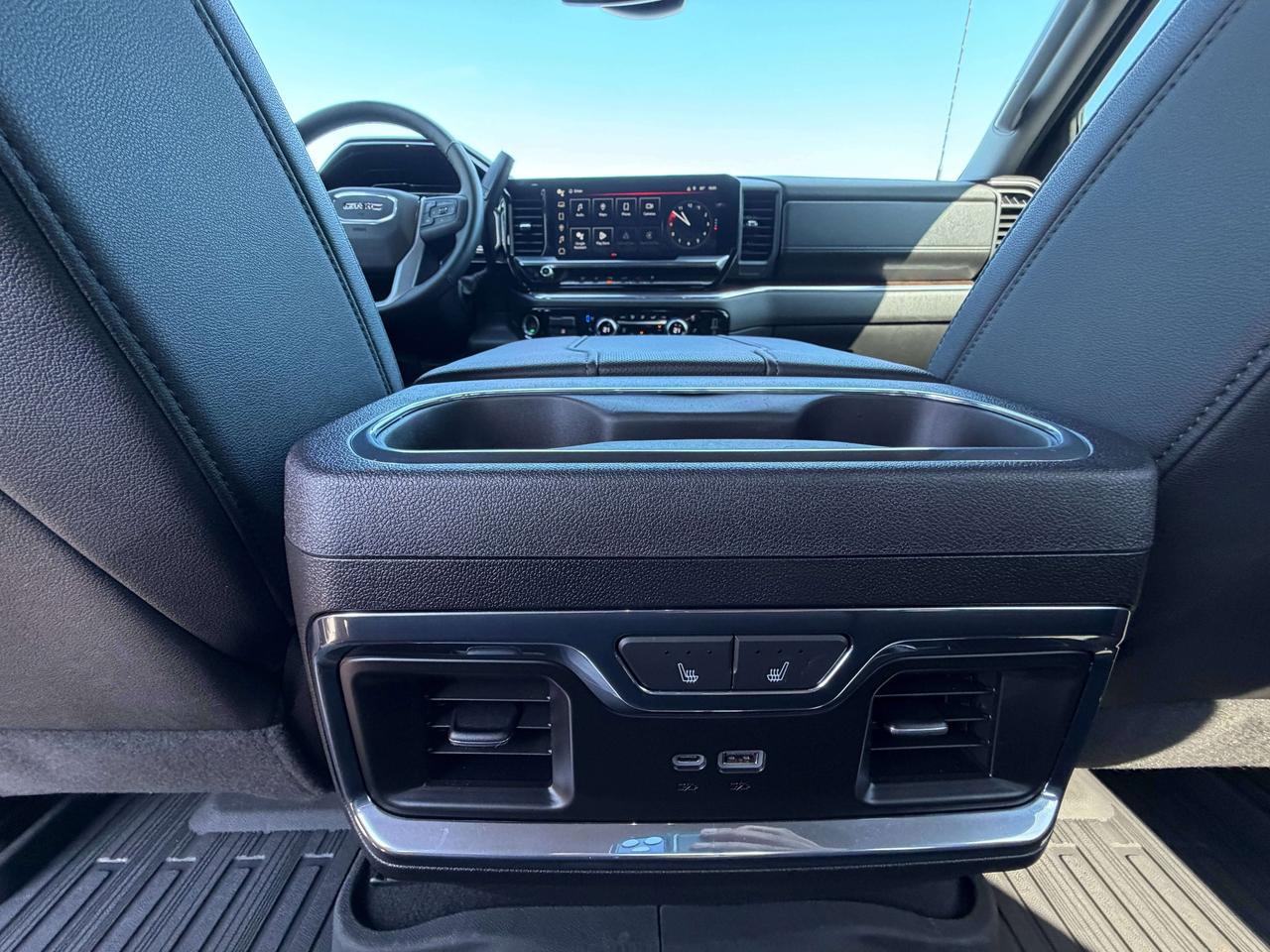 2024 GMC Sierra 3500HD SLT Photo