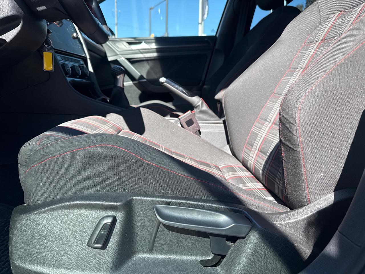2020 Volkswagen Golf GTI Base (M6) 4dr Hatchback Photo