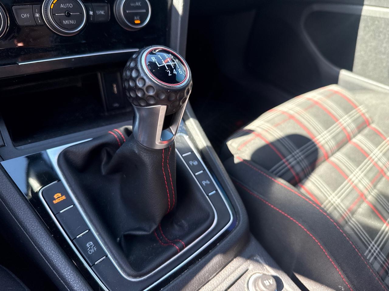 2020 Volkswagen Golf GTI Base (M6) 4dr Hatchback Photo