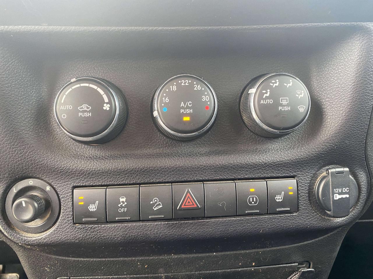 2014 Jeep Wrangler SAHARA, CLEAN CARFAX, LEATHER, NAVIGATION! Photo