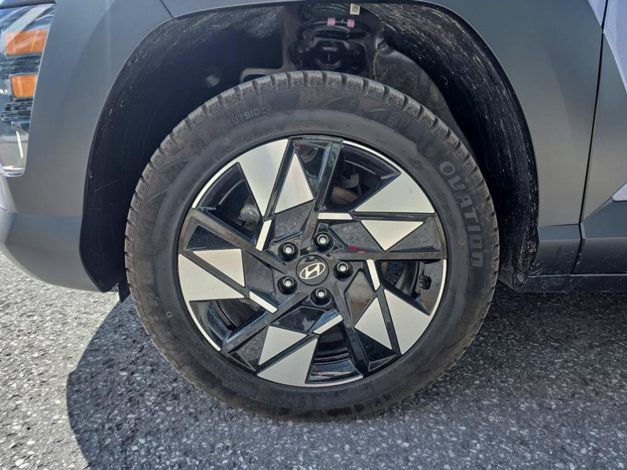 2025 Hyundai KONA Preferred AWD | Sunroof | Apple Car Play | Heated Seats | Photo