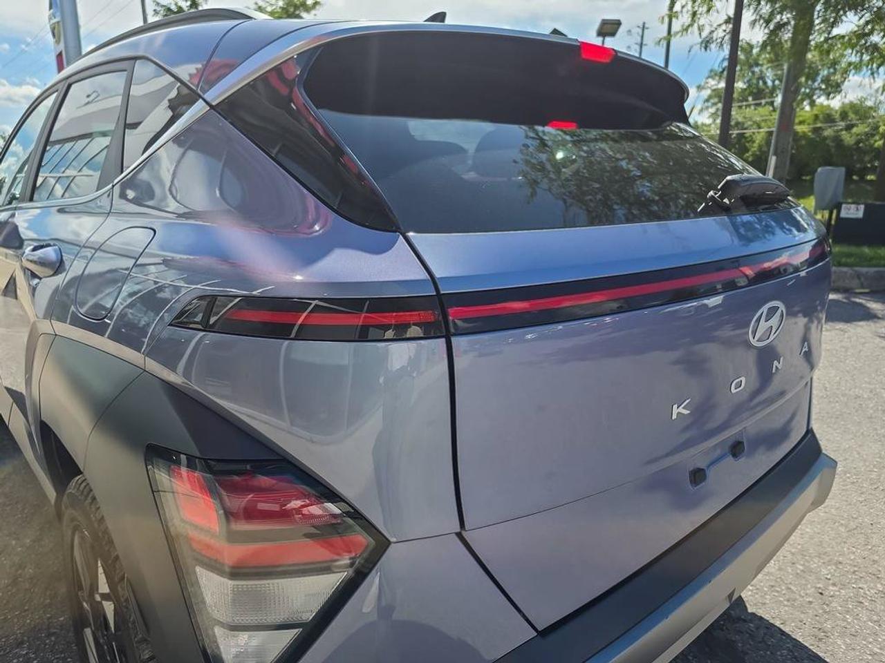 2025 Hyundai KONA Preferred AWD | Sunroof | Apple Car Play | Heated Seats | Photo