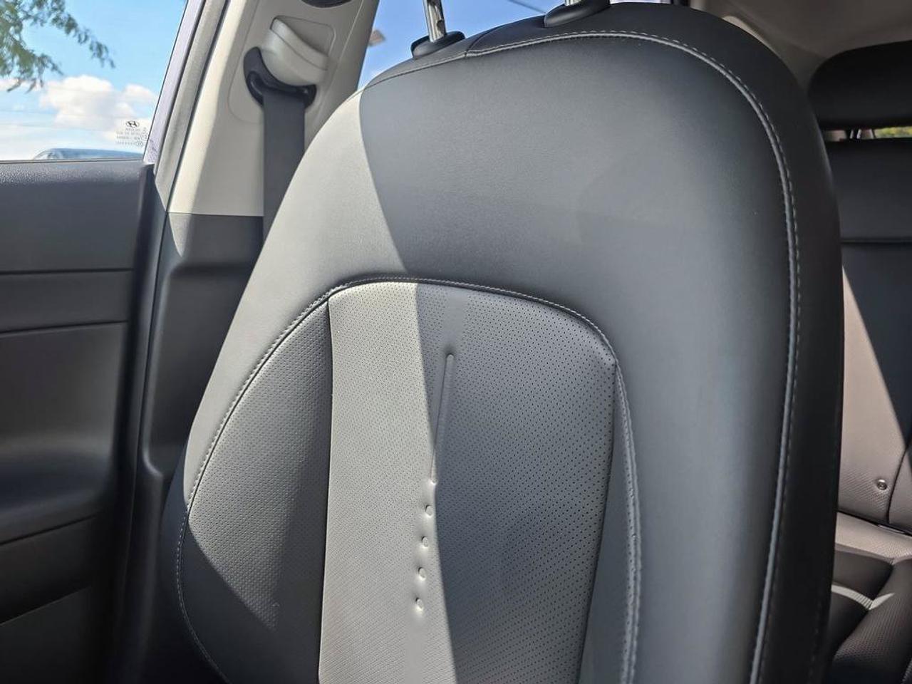 2025 Hyundai KONA Preferred AWD | Sunroof | Apple Car Play | Heated Seats | Photo