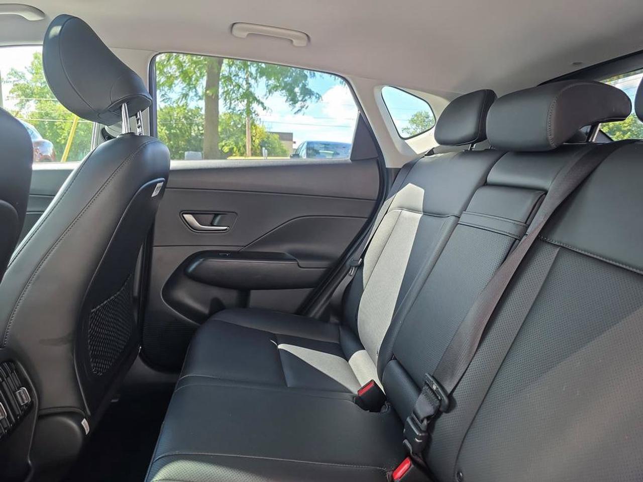 2025 Hyundai KONA Preferred AWD | Sunroof | Apple Car Play | Heated Seats | Photo