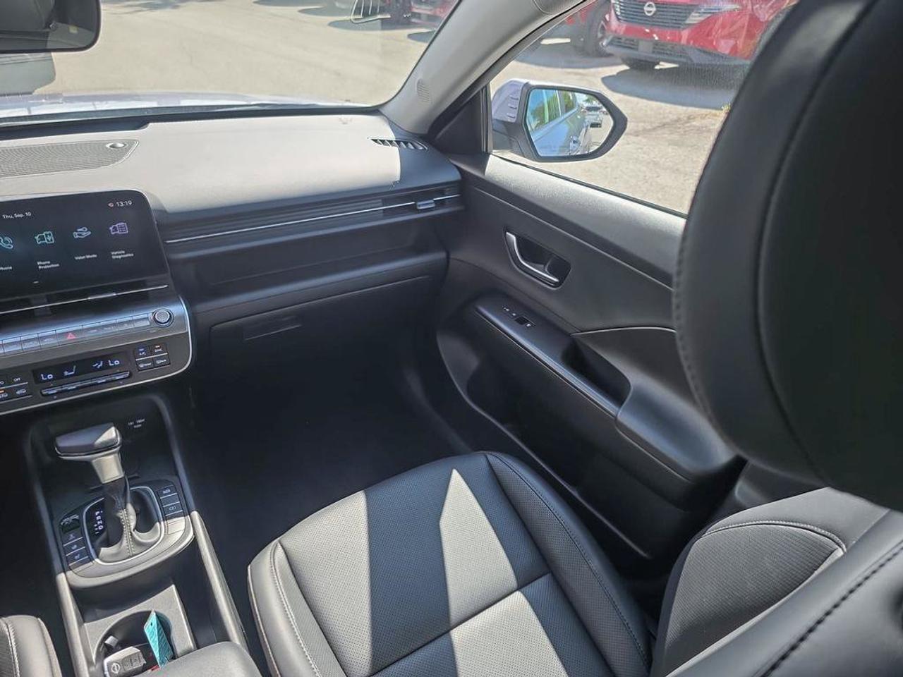 2025 Hyundai KONA Preferred AWD | Sunroof | Apple Car Play | Heated Seats | Photo